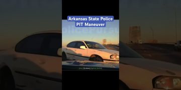 Arkansas police PIT maneuver on highway.