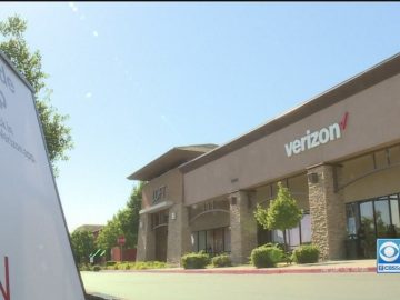 Verizon store, curbside pickup sign visible.