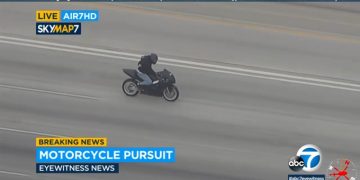 Motorcycle police chase on highway captured by news.