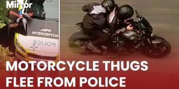 Police chase motorcycle suspects fleeing