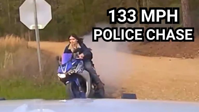Motorcycle chased by police at high speed