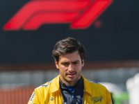 Man in yellow jacket, Formula 1 logo background.